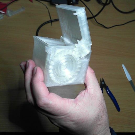 3D printed PRINTINPLACE SPRING LOADED BOX • made with Cocoon Create